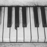 De emotie van het bezitten van een tweedehands piano
